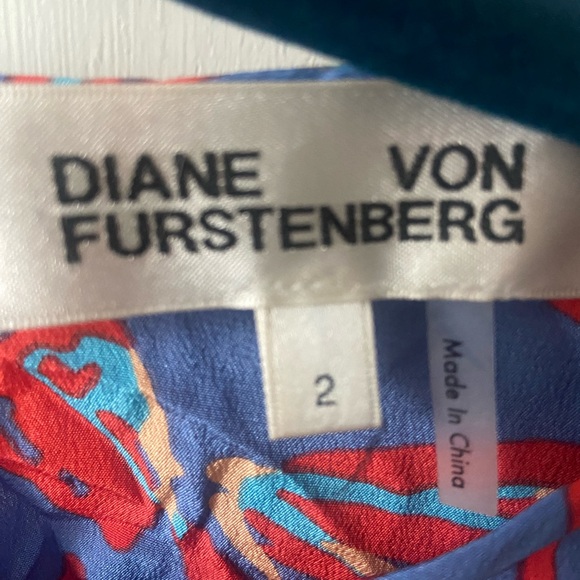 DVF Elsden Silk Dress. Beautifull silk mid-length silk dress w/pockets. - Picture 6 of 11